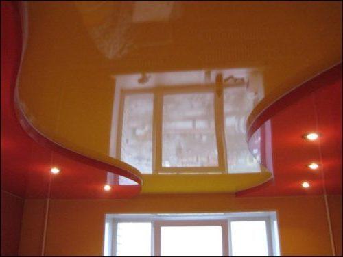 Двухуровневый натяжной потолок в спальне